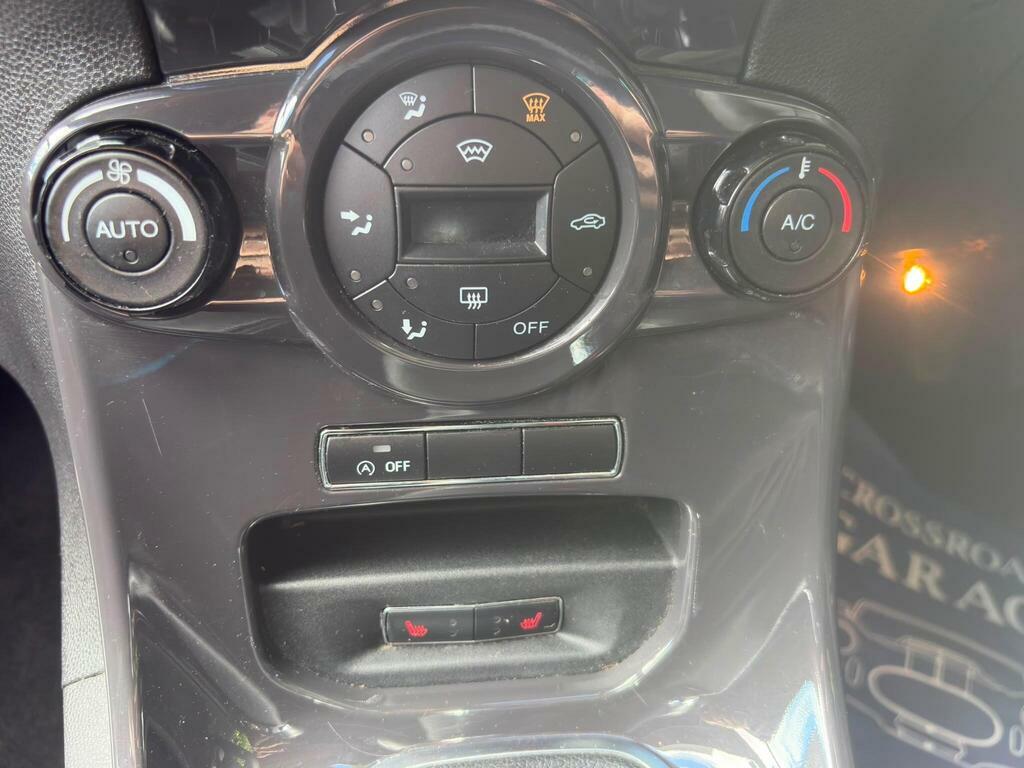 Ford Fiesta Hatchback White #20