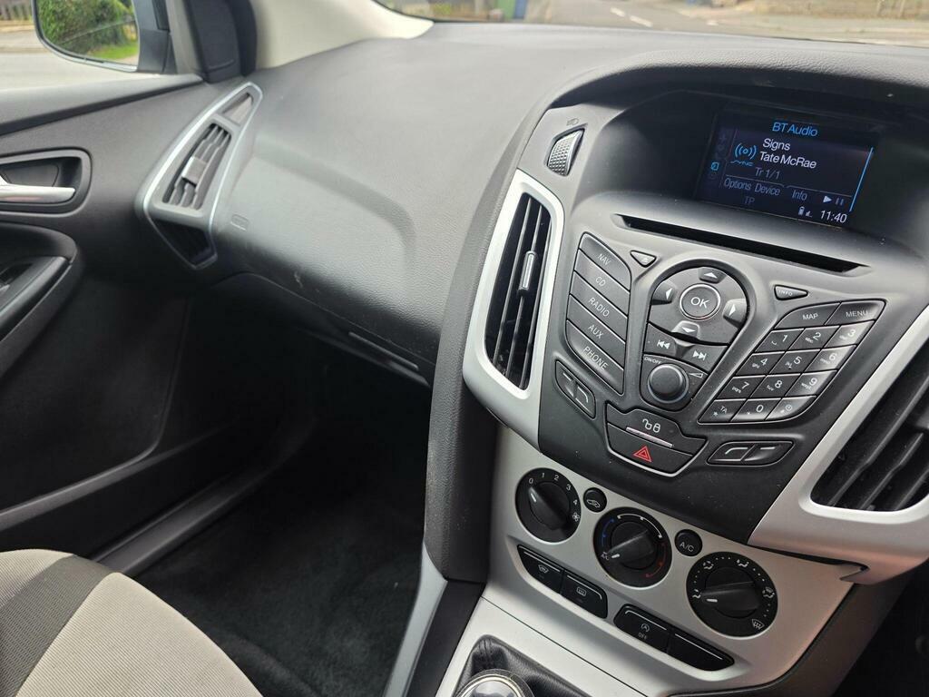 Ford Focus Zetec Navigator Fsh Red #25