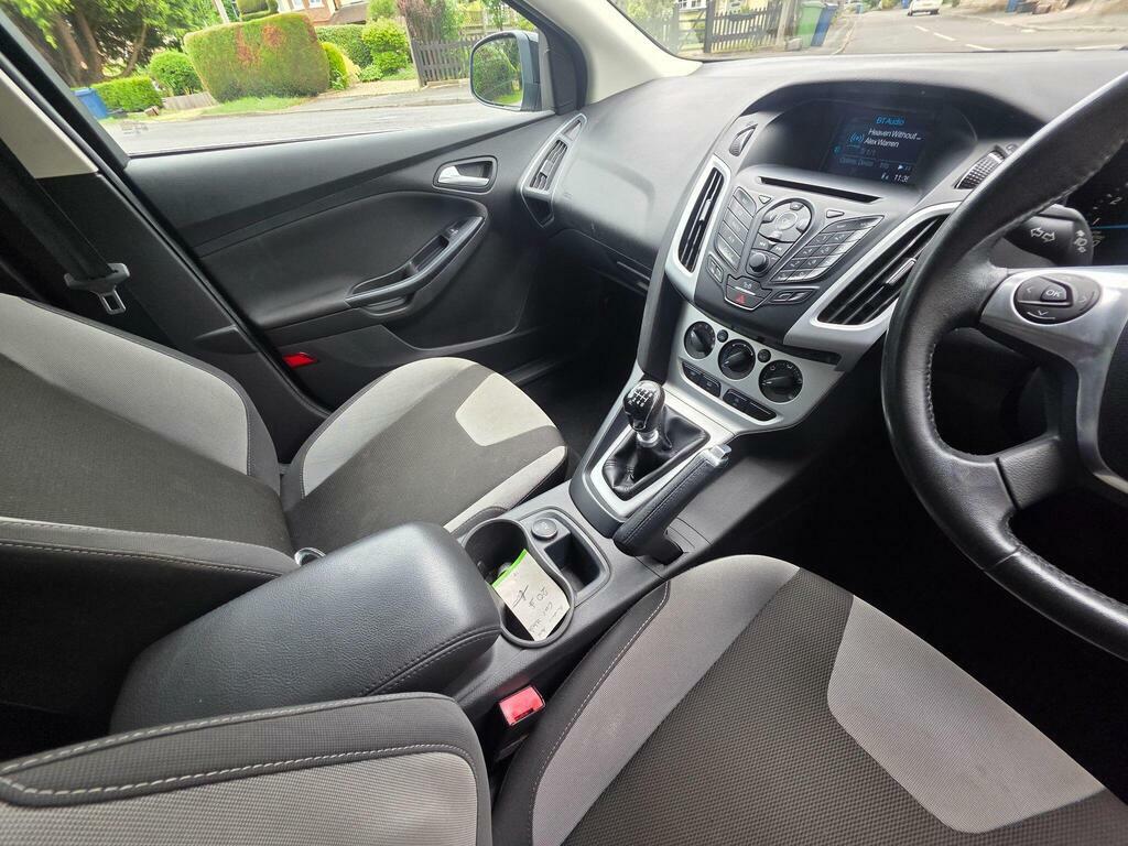 Ford Focus Zetec Navigator Fsh Red #20