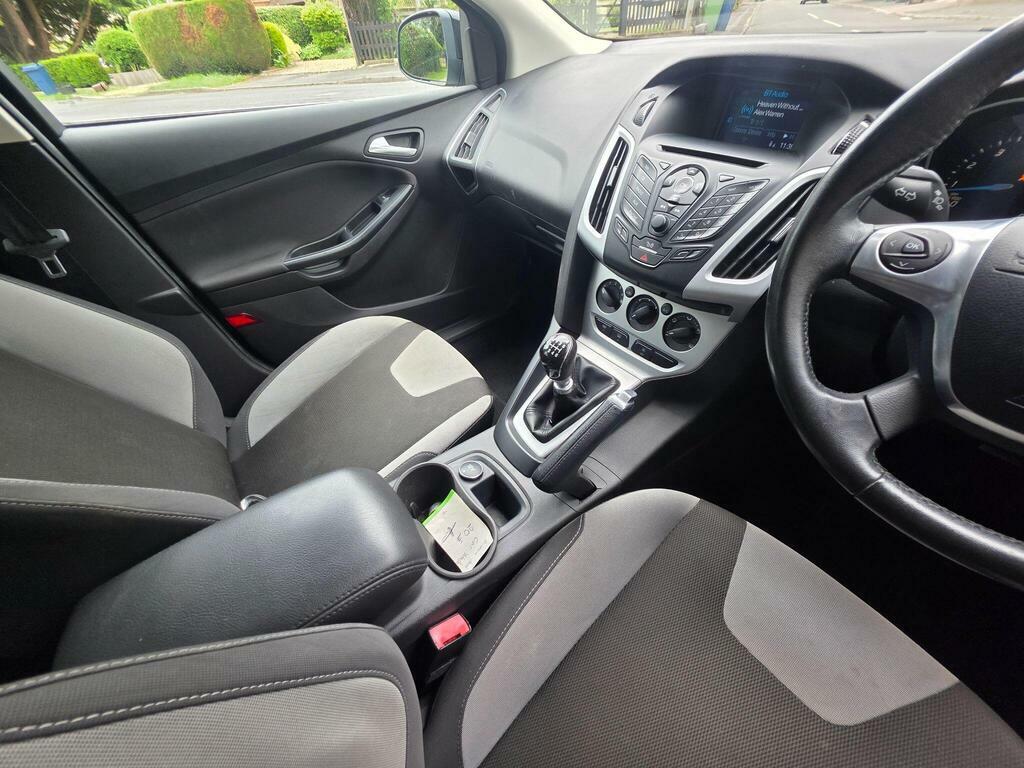 Ford Focus Zetec Navigator Fsh Red #19