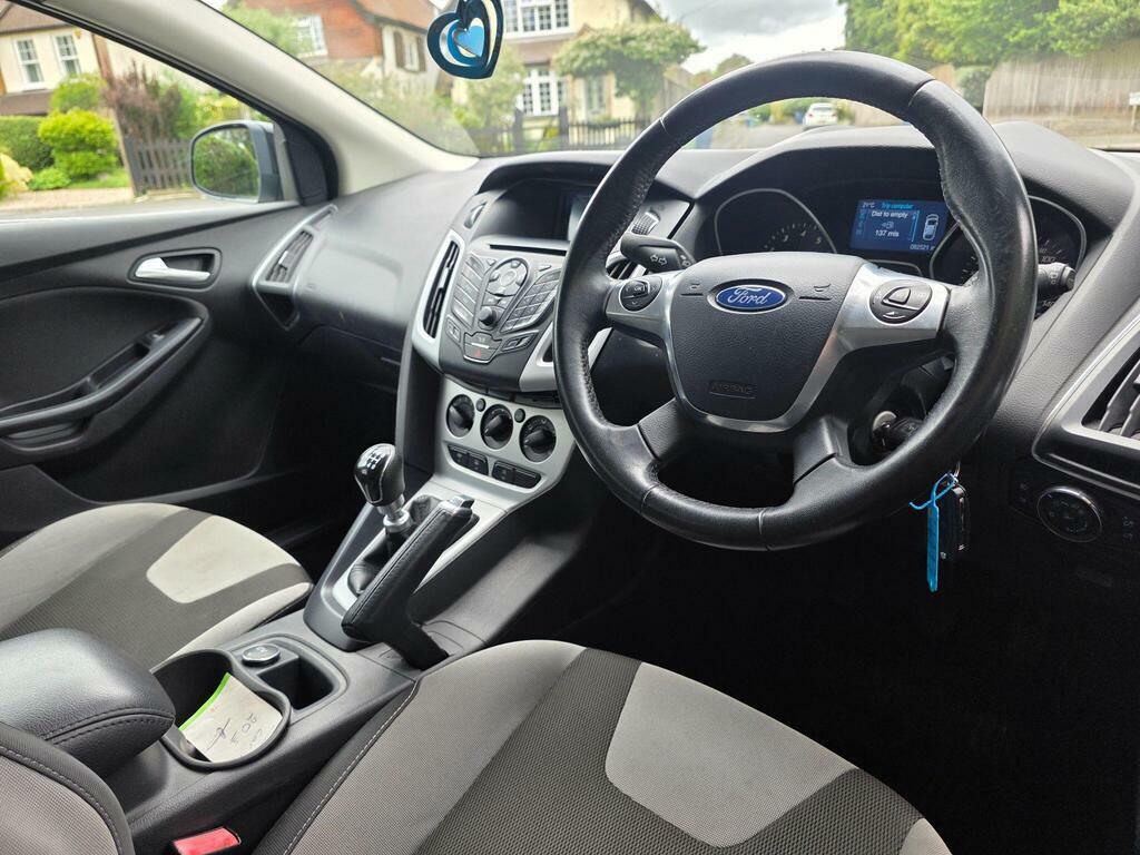 Ford Focus Zetec Navigator Fsh Red #17