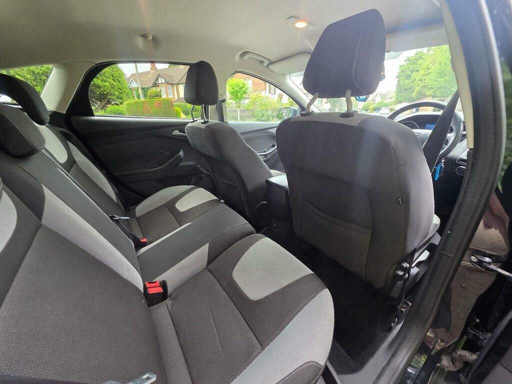 Ford Focus Zetec Navigator Fsh Red #15