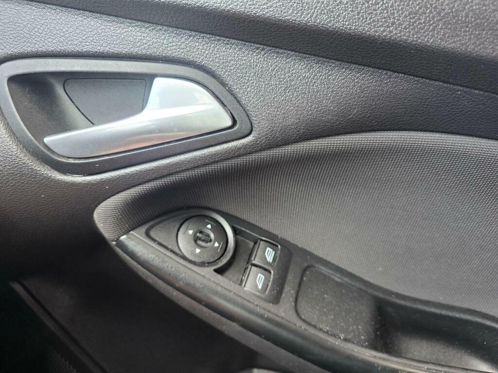 Ford Focus 1.6 Zetec Euro 5 White #21