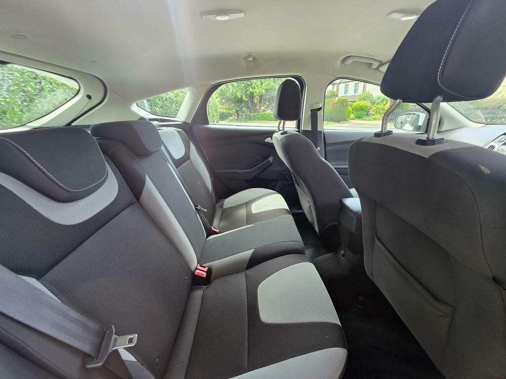 Ford Focus 1.6 Zetec Euro 5 White #14