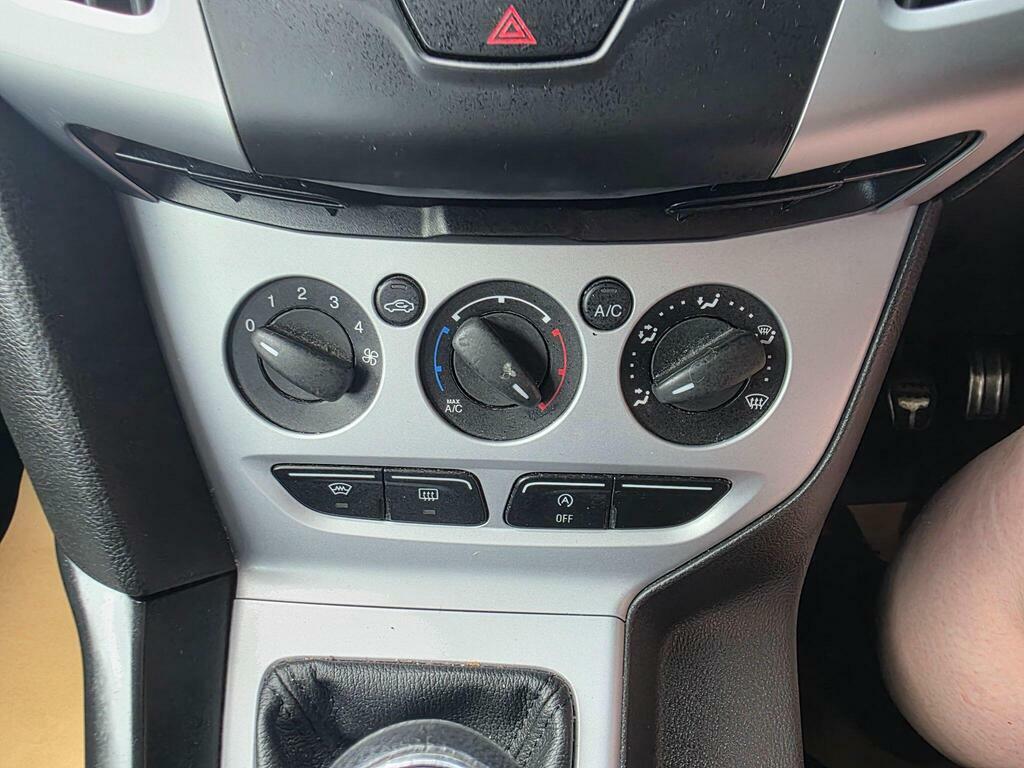 Ford Focus 1.6 Zetec Euro 5 White #23