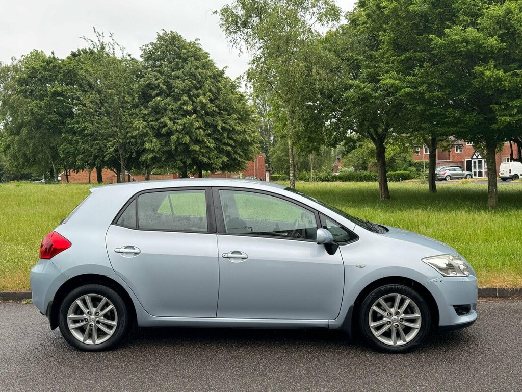 Toyota Auris  Silver #4