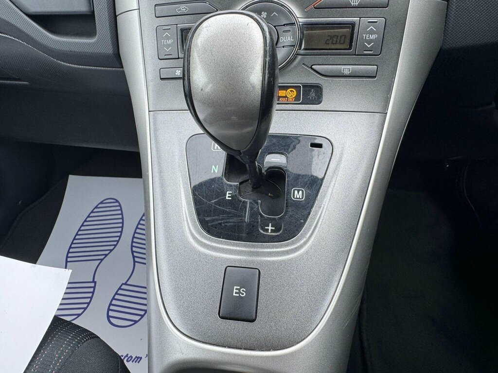 Toyota Auris  Silver #12