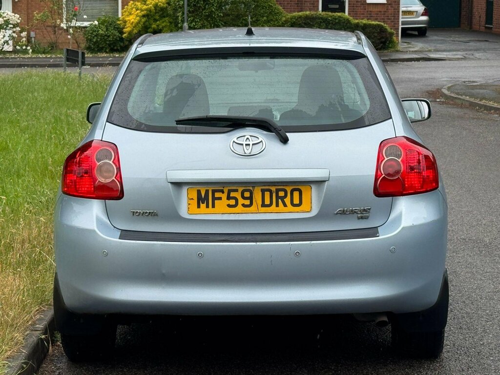 Toyota Auris  Silver #8