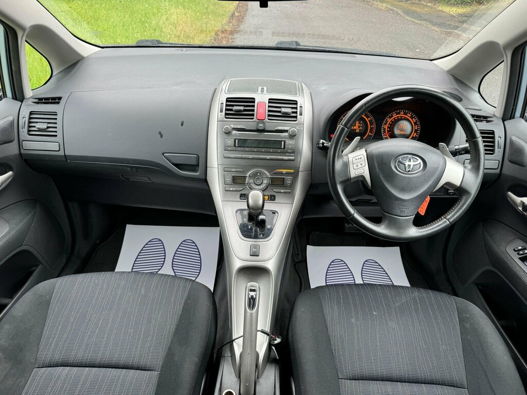 Toyota Auris  Silver #10