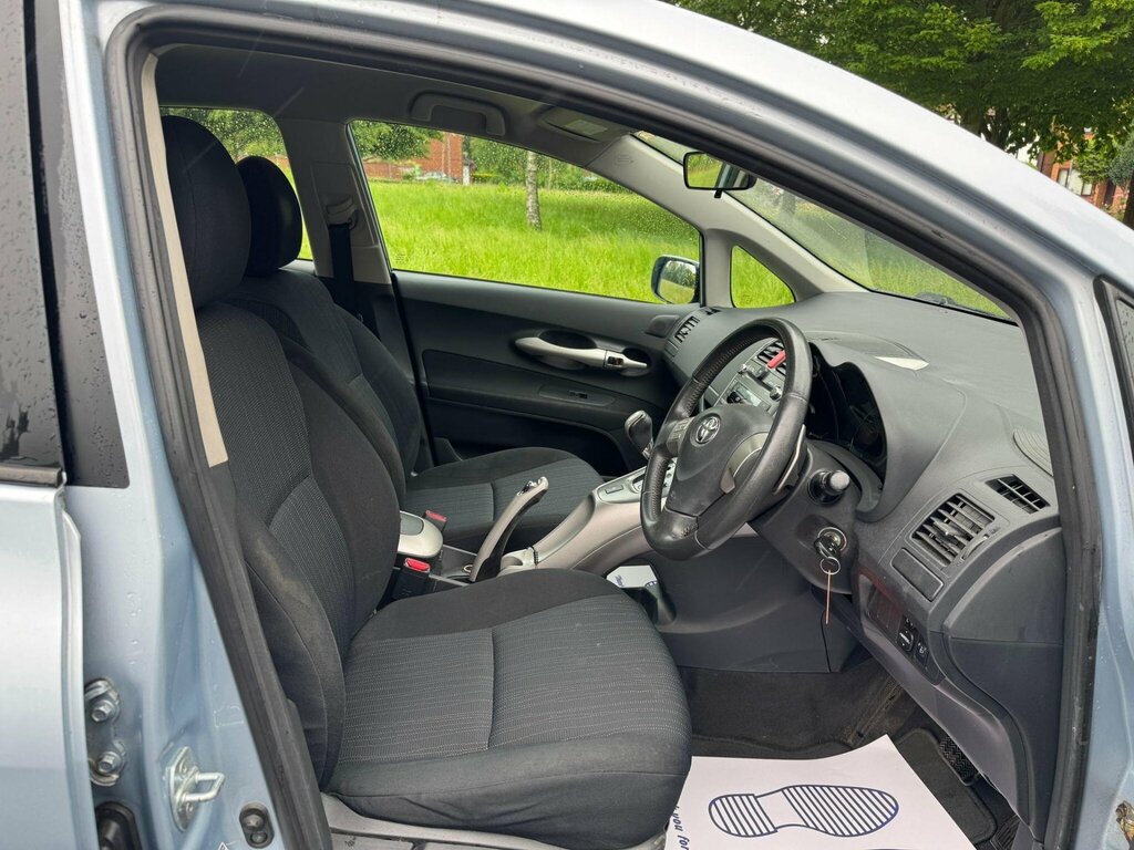 Toyota Auris  Silver #19