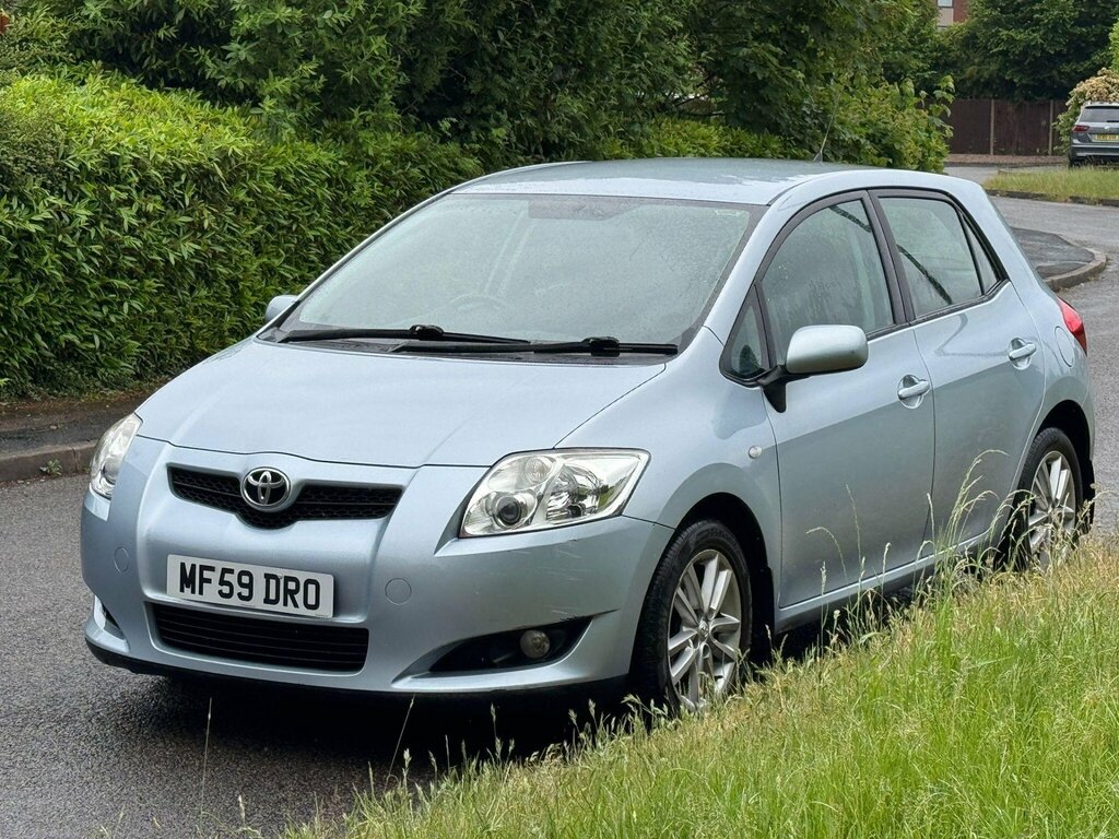 Toyota Auris  Silver #2