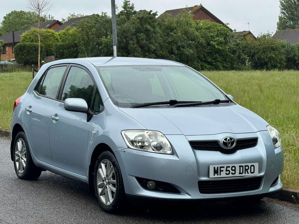 Toyota Auris  Silver #1