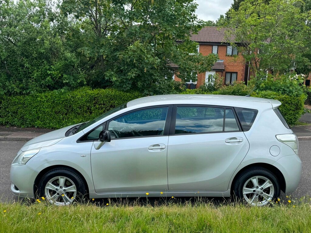 Toyota Verso 1.8 V-matic Tr Multidrive S Euro 4 Silver #3