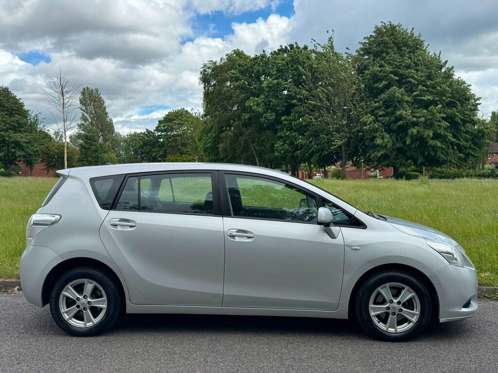 Toyota Verso 1.8 V-matic Tr Multidrive S Euro 4 Silver #4