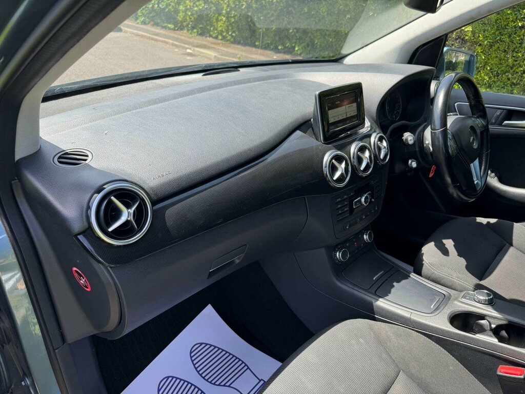 Mercedes-Benz B Class 1.8 B180 Cdi Blueefficiency Red #22