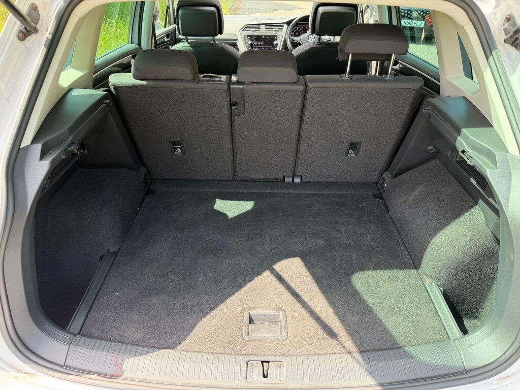 Volkswagen Tiguan Se Navigation Tdi Grey #9