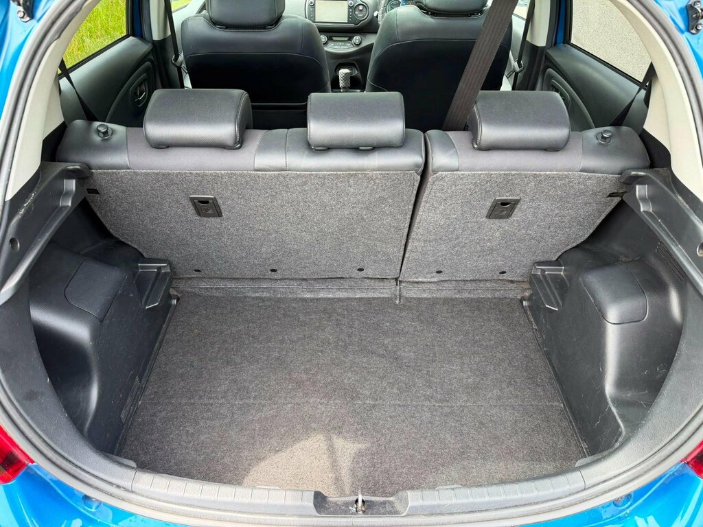 Toyota Yaris Icon Black #10