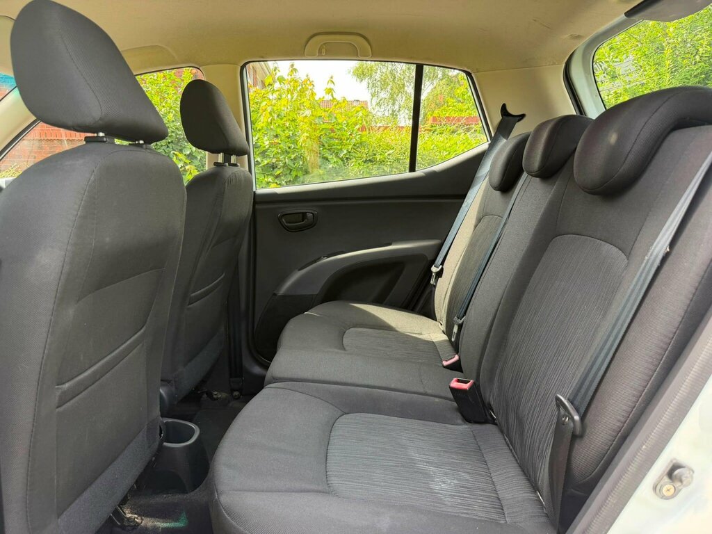 Hyundai I10 Hatchback 1.2 Classic 2011 Red #21