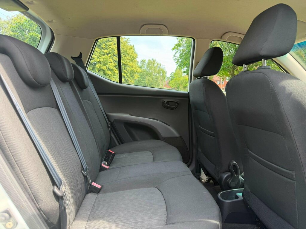 Hyundai I10 Hatchback 1.2 Classic 2011 Red #20
