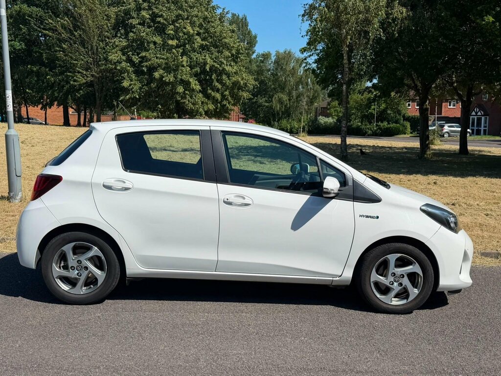 Toyota Yaris 1.5 Vvt-h Icon E-cvt Euro 6 White #4