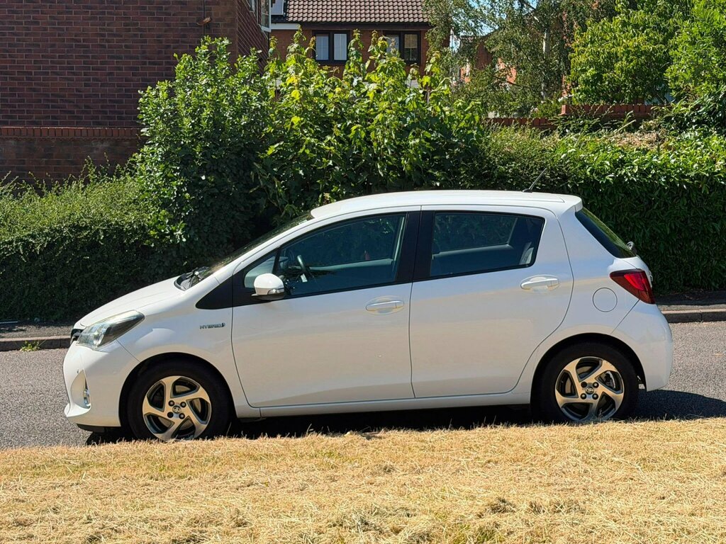Toyota Yaris 1.5 Vvt-h Icon E-cvt Euro 6 White #3