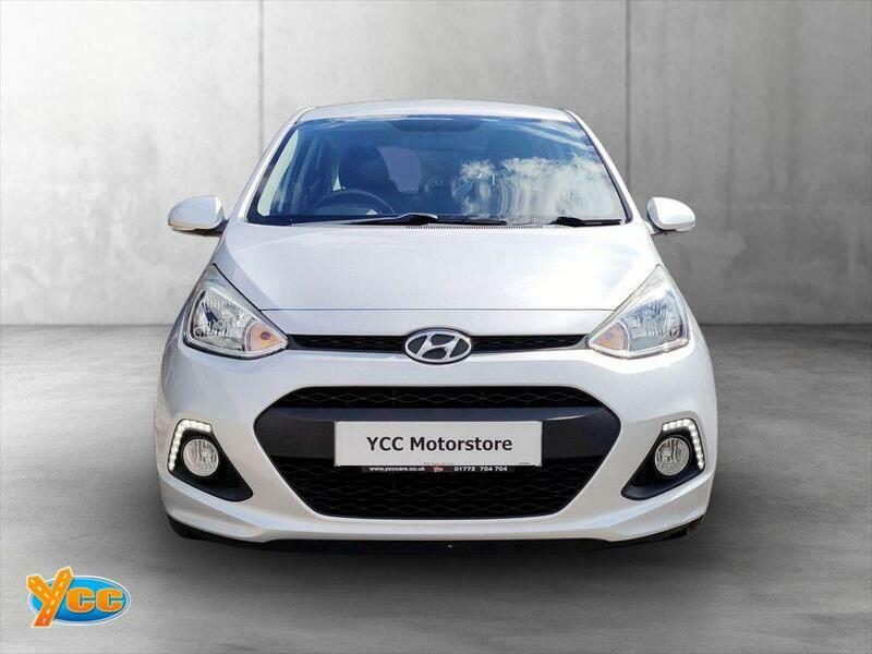 Hyundai I10 1.0 Premium Hatchback Euro 5 66 Silver #2