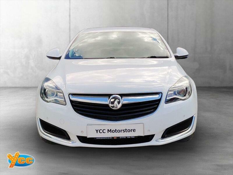 Vauxhall Insignia 2.0 Cdti Ecoflex Design Nav Hatchback M White #2