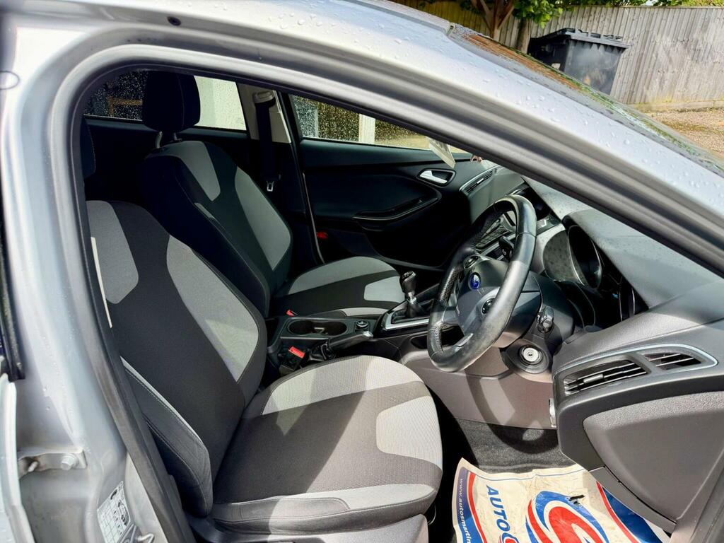 Ford Focus 1.6 Tdci Zetec Euro 5 Ss 2015 GN64WPL Silver #5