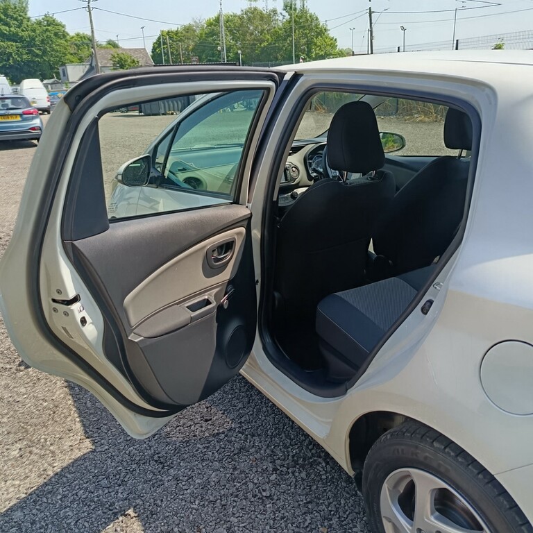 Toyota Yaris 1.4 D-4d Icon Plus 90 Bhp Blue #12