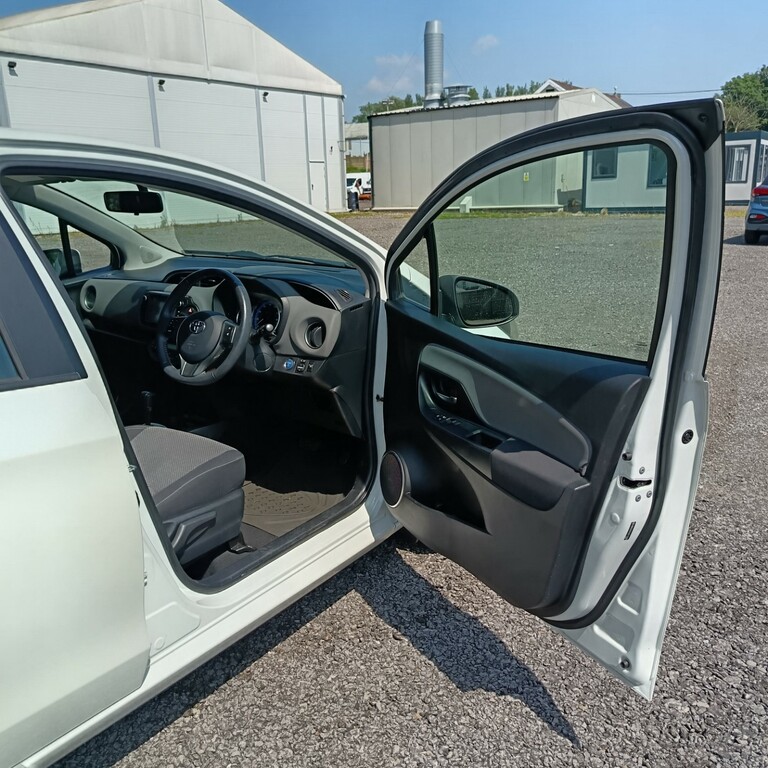 Toyota Yaris 1.4 D-4d Icon Plus 90 Bhp Blue #18