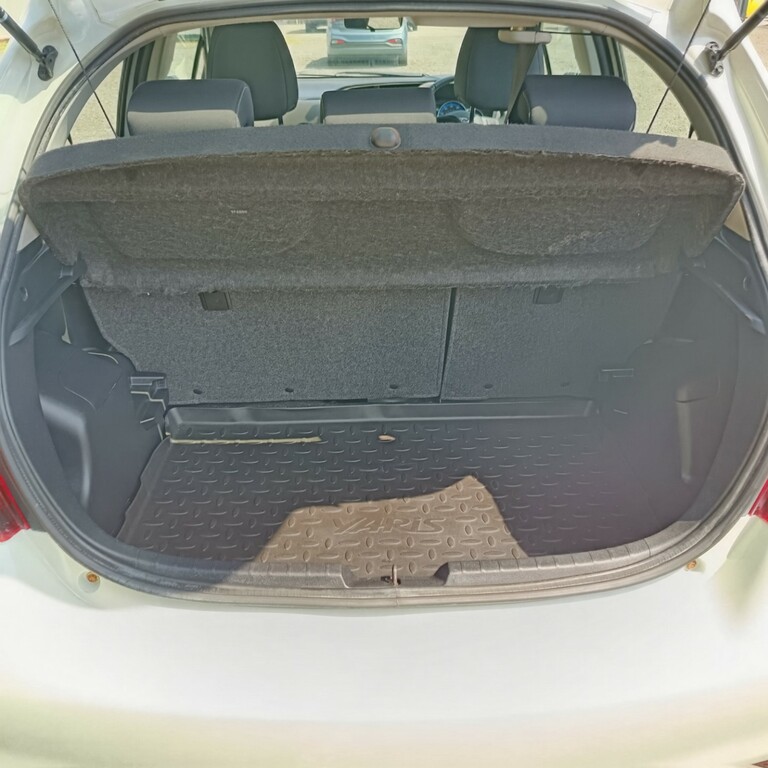 Toyota Yaris 1.4 D-4d Icon Plus 90 Bhp Blue #10