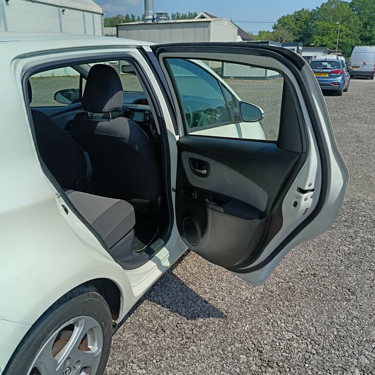 Toyota Yaris 1.4 D-4d Icon Plus 90 Bhp Blue #14
