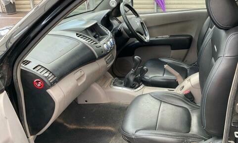 Mitsubishi L200 Warrior Black #2