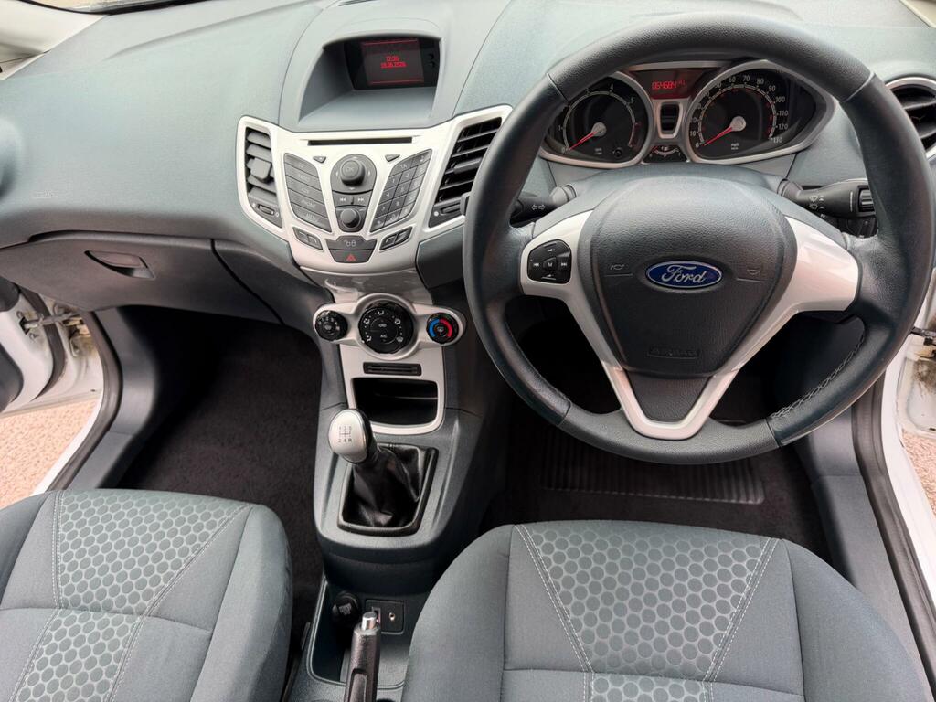 Ford Fiesta Titanium Red #4