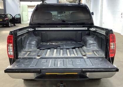 Nissan Navara Tekna Black #5