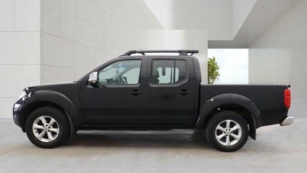 Nissan Navara Tekna Black #2