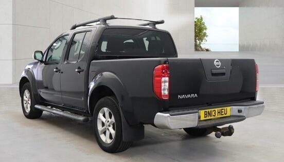 Nissan Navara Tekna Black #4