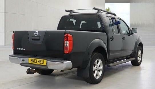 Nissan Navara Tekna Black #6