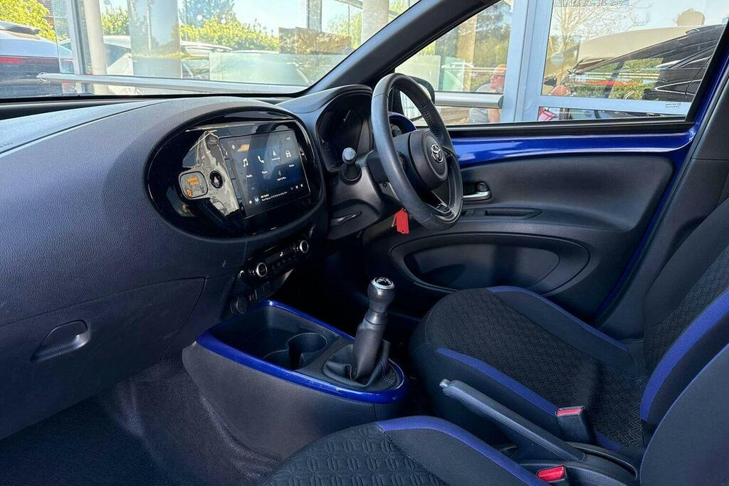 Toyota Aygo X 1.0 Vvt I Edge Hatchback GU24HCA Blue #5