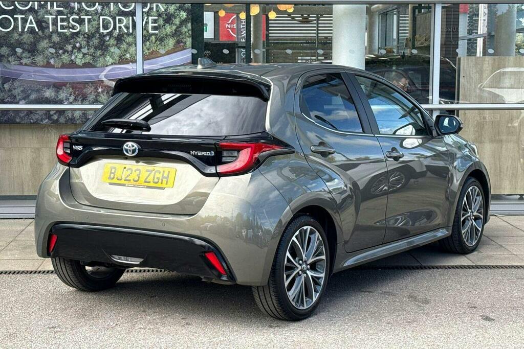 Toyota Yaris 1.5 Vvt H Excel Hatchback Hybrid E Cvt BJ23ZGH Brown #2