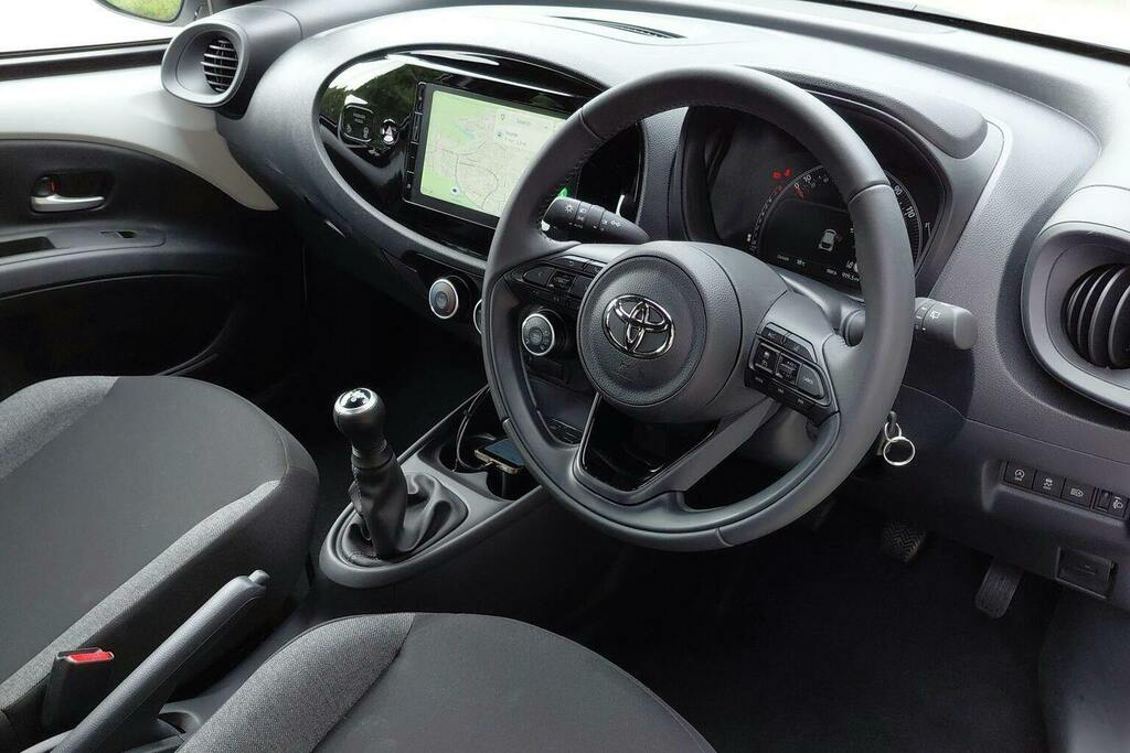 Toyota Aygo X 1.0 Vvt I Pure Hatchback GU75AMO White #5