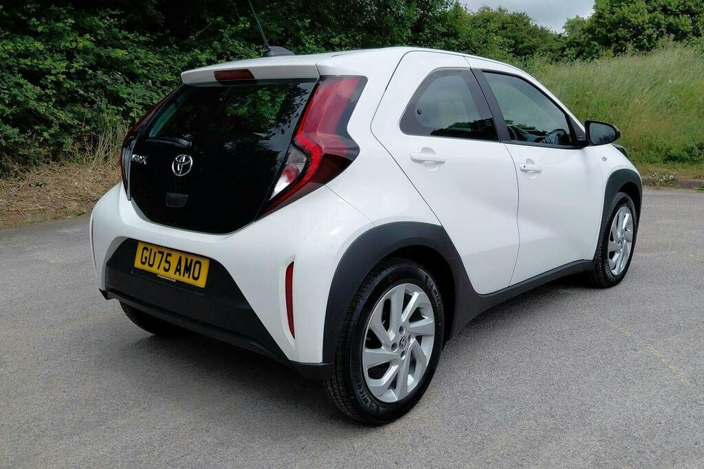 Toyota Aygo X 1.0 Vvt I Pure Hatchback GU75AMO White #2