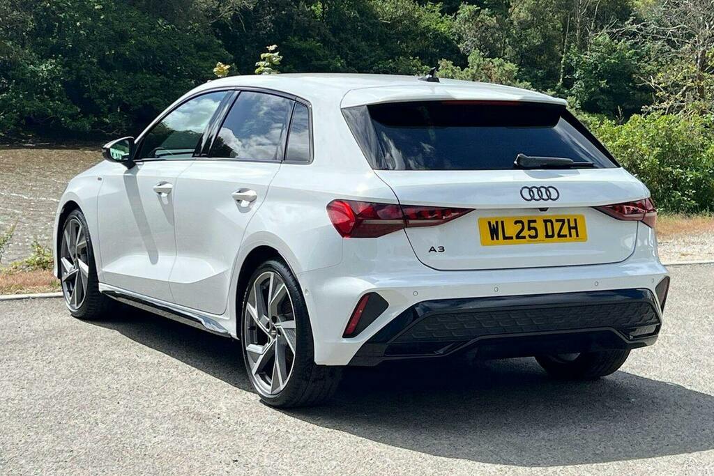 Audi A3 1.5 Tfsi 35 Black Edition Sportback S T WL25DZH White #5
