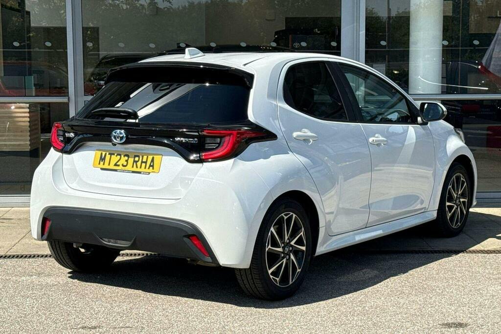 Toyota Yaris 1.5 Vvt H Design Hatchback Hybrid E Cvt MT23RHA White #2