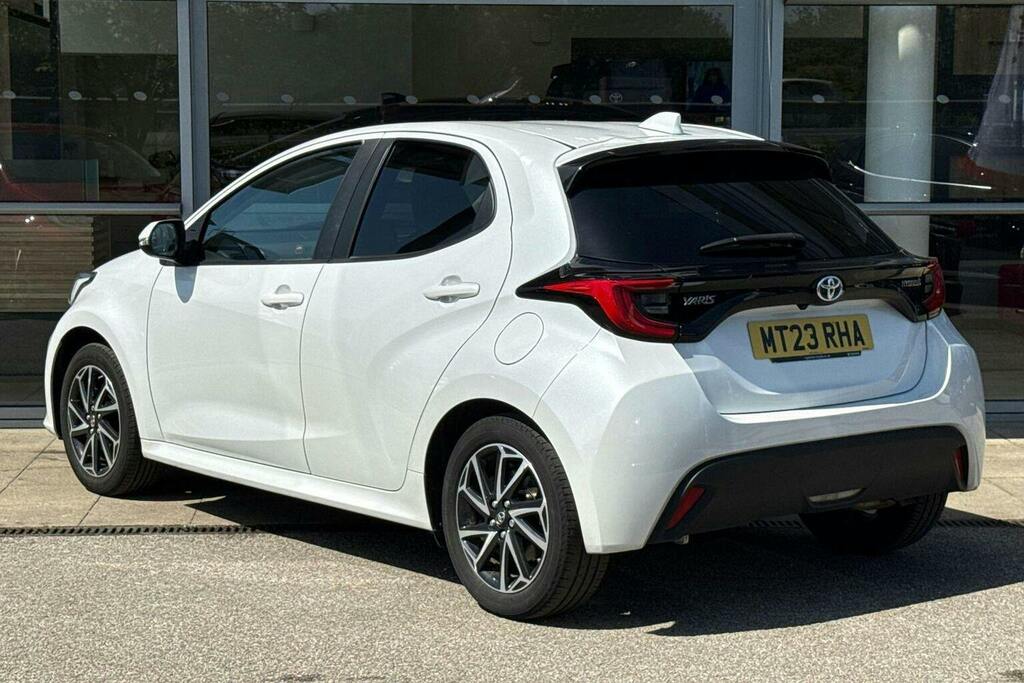 Toyota Yaris 1.5 Vvt H Design Hatchback Hybrid E Cvt MT23RHA White #4