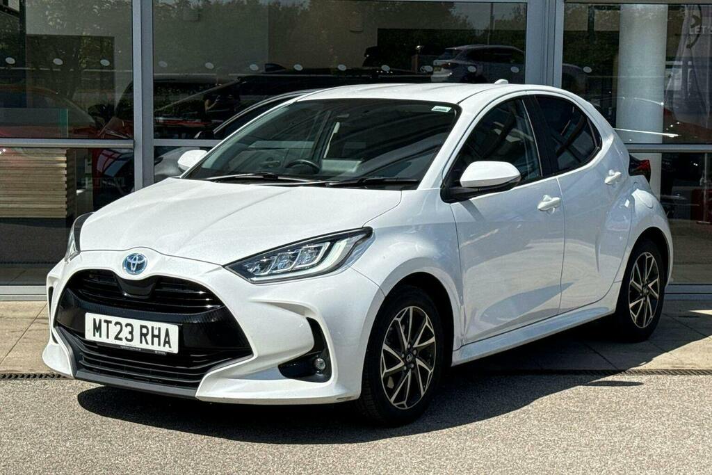 Toyota Yaris 1.5 Vvt H Design Hatchback Hybrid E Cvt MT23RHA White #3