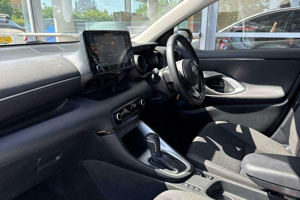 Toyota Yaris 1.5 Vvt H Design Hatchback Hybrid E Cvt MT23RHA White #5