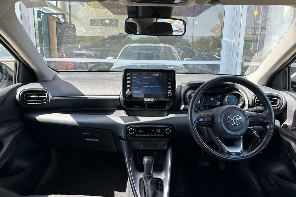 Toyota Yaris 1.5 Vvt H Design Hatchback Hybrid E Cvt MT23RHA White #6