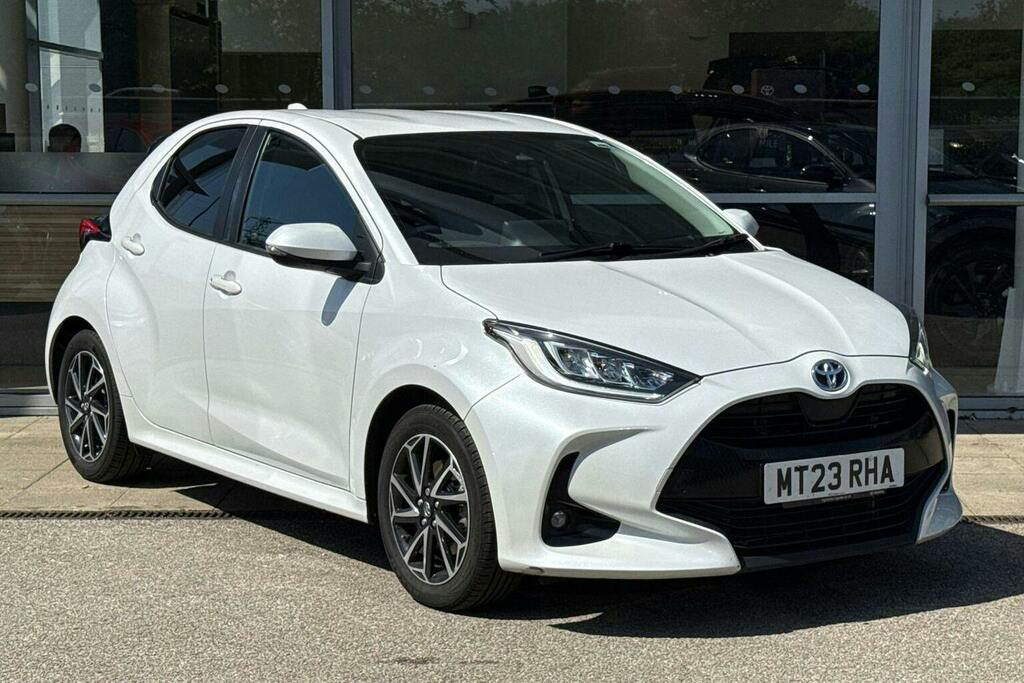 Toyota Yaris 1.5 Vvt H Design Hatchback Hybrid E Cvt MT23RHA White
