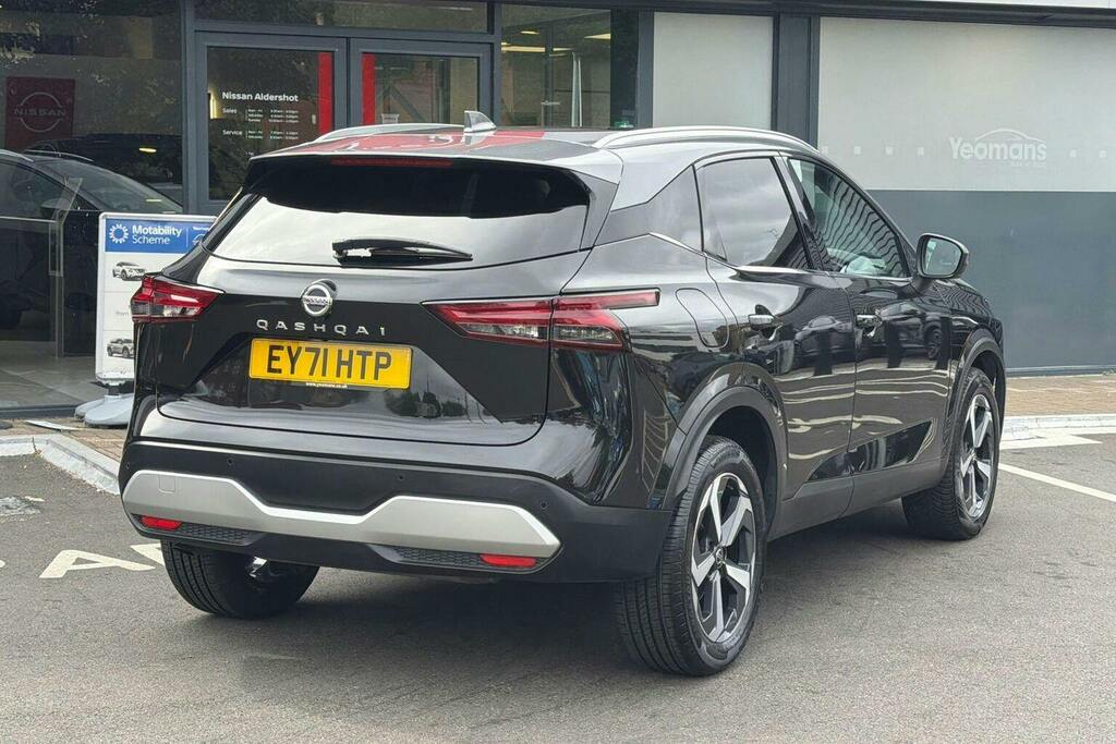 Nissan Qashqai 1.3 Dig T Mhev Premiere Edition Suv Hyb EY71HTP Black #3